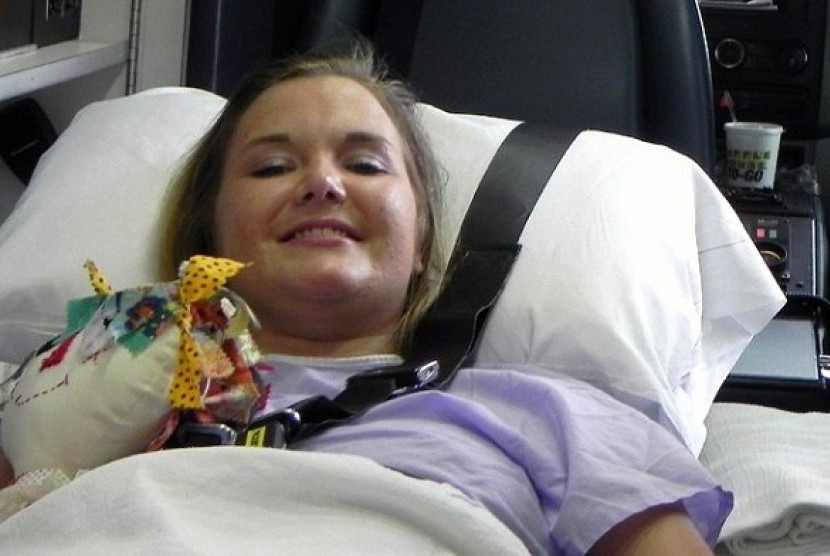 Aimee Copeland smiles as she leaves a hospital in Augusta Ga., headed for an inpatient rehabilitation clinic. 