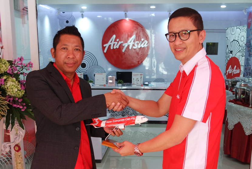 Air Asia Indonesia meresmikan pusat layanan perjalanan Air Asia Travel Service Centre (ATSC) Lamongan yang berlokasi di Sidayu, Gresik.