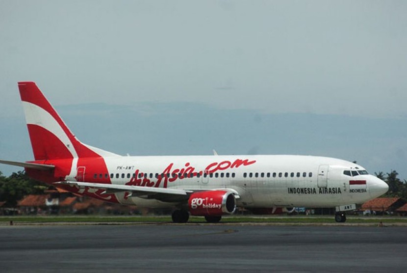 Airasia airplane flight number QZ 8501 is reported lost its contact with air taffic control in Juanda Airport in Surabaya on Sunday. (Illustration)