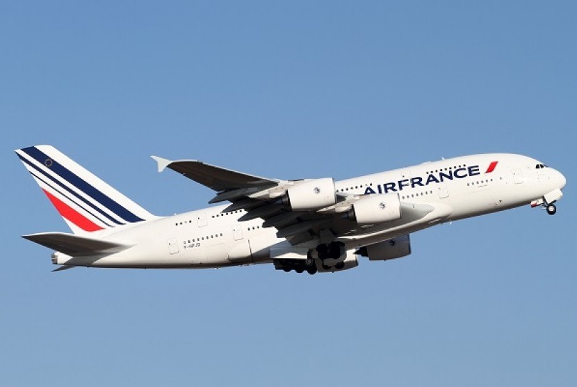 Air France sebagai maskapai penerbangan terbesar kedua Eropa ikut terdampak pandemi Covid-19. Ilustrasi.