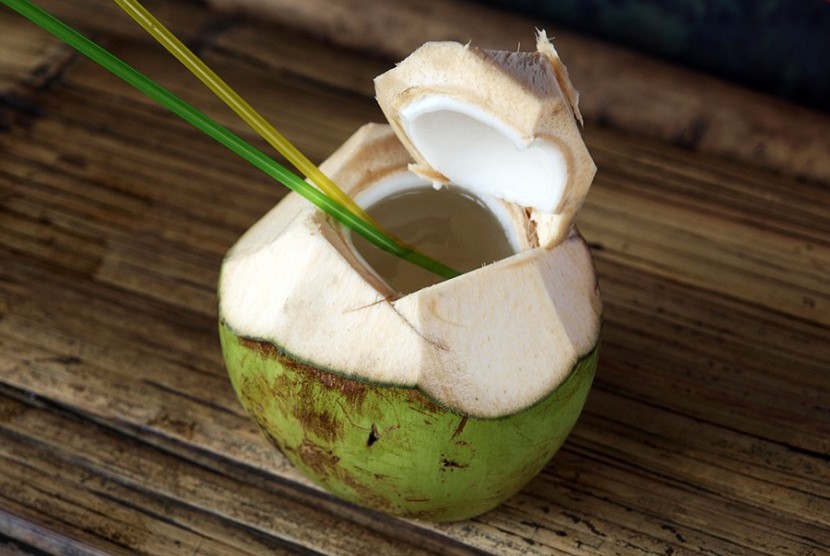 Khasiat air kelapa sudah dikenal selama beberapa abad lamanya (Foto: ilustrasi air kelapa)