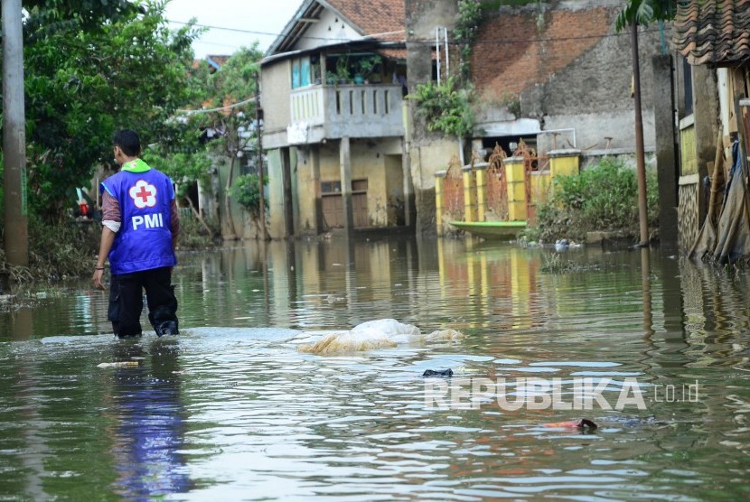 Air luapan Sungai Citarum menggenangi permukiman penduduk di Cieunteung, Dayeuhkolot, Kabupaten Bandung (ilustrasi).