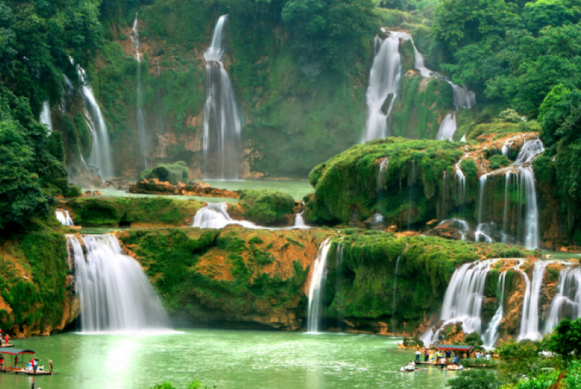 Air terjun Ban Gioc-Detian Terjun-Bordering di perbatasan Cina dan Vietnam.