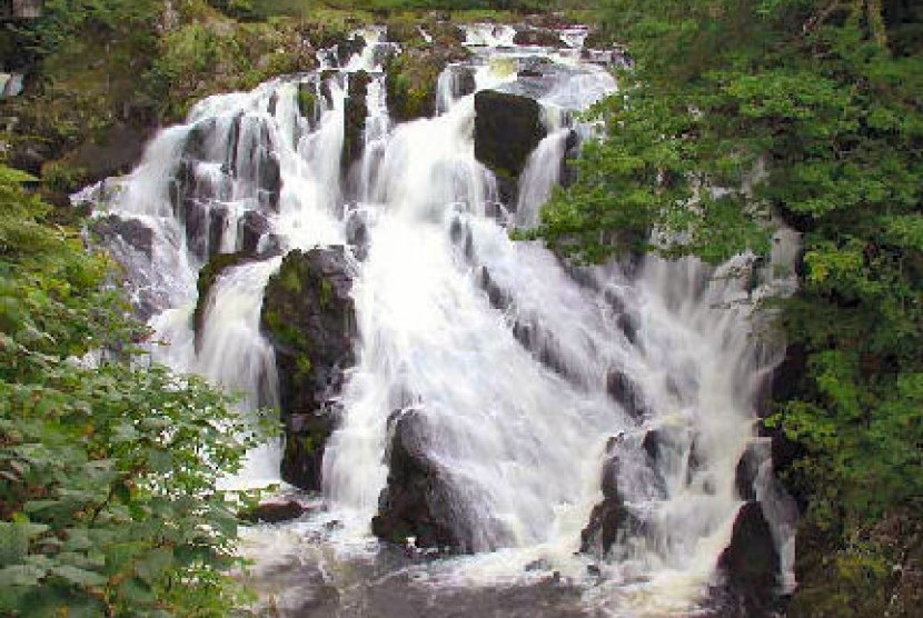 Air terjun Selalu menjadi objek wisata yang menarik bagi wisatawan