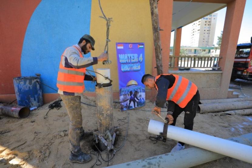 pengeboran sumur air Palestina. Warga Palestina membutuhkan air bersih di tengah pendudukan Israel 