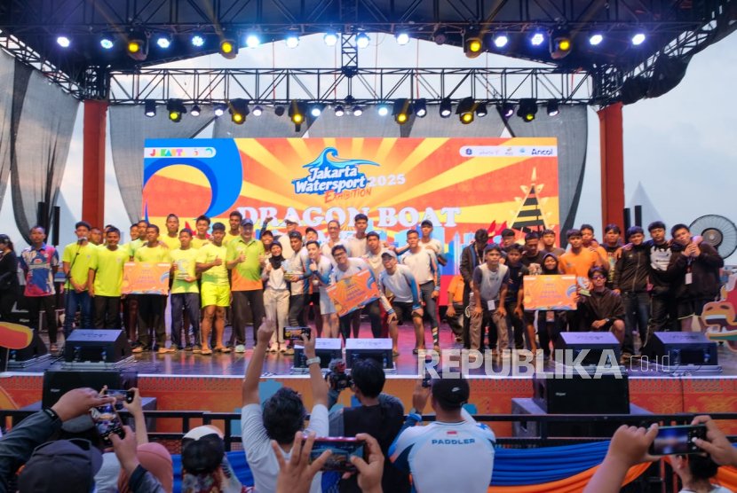Ajang olahraga air Jakarta Water Sport 2025 resmi ditutup pada Ahad (382025) di Pantai Lagoon Ancol, Jakarta Utara.