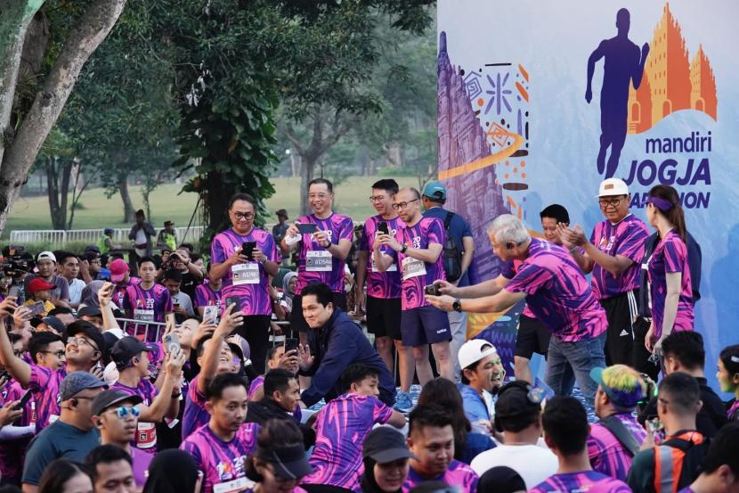 Ajang sport tourism tahunan Bank Mandiri bertajuk Mandiri Jogja Marathon (MJM) 2023 yang digelar di sekitaran wilayah Candi Prambanan Yogyakarta, Ahad (19/6/2023).