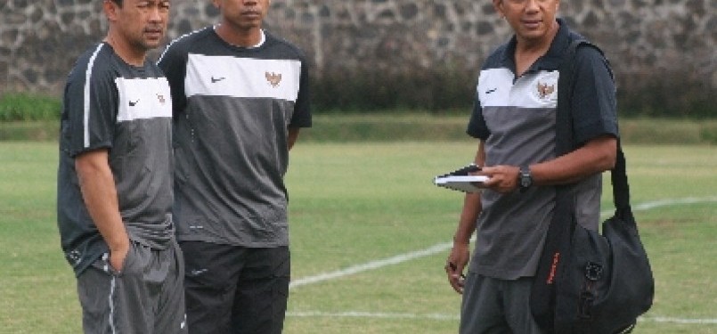 Aji Santoso (kiri) dan Widodo C Putro (tengah) merupakan bagian timnas Indonesia saat mempersembahkan medali emas SEA Games 1991.