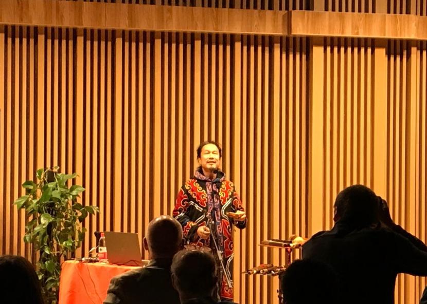 Ajing Zhaa tampil dalam Spring Melody Concert yang digelar di gedung Beijing Language and Cultural Center for Diplomatic Mission, Beijing, Cina, Kamis (18/4/2024) malam.