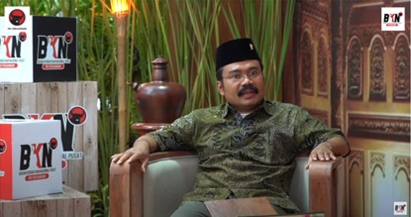 Akademisi lulusan Harvard University yang juga pengurus Muhammadiyah Surakarta, Dr Sukidi. menyatakan Pancasila tidak bertentangan dengan ajaran Islam dalam kehidupan berbangsa bernegara.