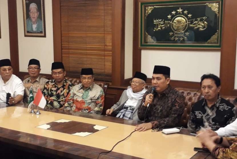 JAKARTA -- Ketum MUI, KH Ma'ruf Amin mendatangi Gedumg PBNU setelah ditetapkan sebagai Cawapres Jokowi, Kamis (8/9) malam.