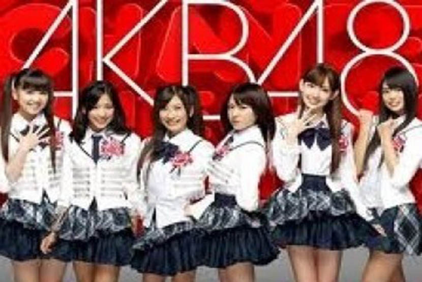AKB 48 is ready to perform with JKT 48, here on February 25 (photo file). 
