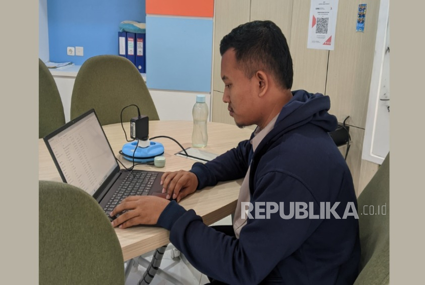 Akbar Rizky Subekti, mahasiswa Program Studi Sistem dan Teknologi Informasi angkatan 2022 dari Cyber University.