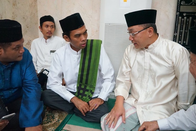 Akhir pekan dimanfaatkan Ketua MPR Zulkifli Hasan untuk mengikuti Tabligh Akbar di Masjid Baitul Hakim Cipinang, Sabtu (4/11). 