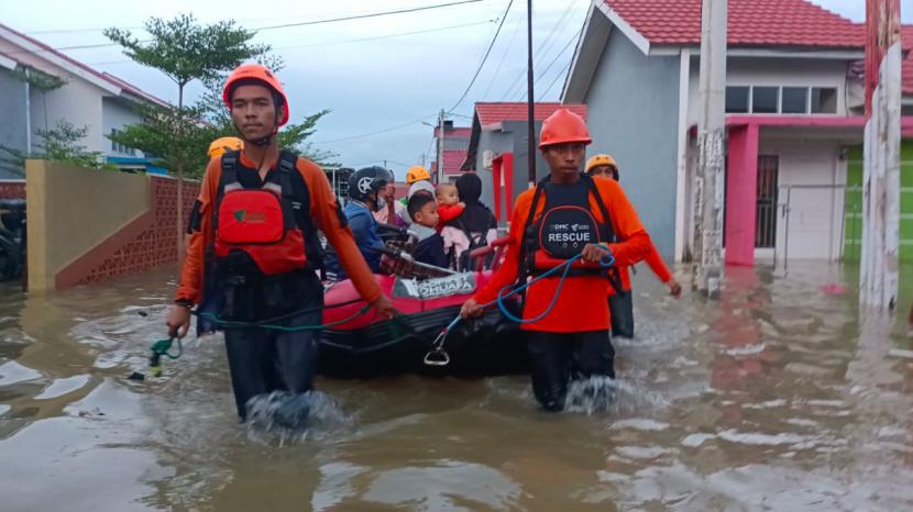 Akibat curah tinggi di Kota Makassar dan sekitarnya yang menyebabkan banjir di sejumlah titik rawan banjir. Hingga Selasa (07/12) Dompet Dhuafa Sulawesi Selatan telah merespon di sejumlah titik dengan beragam program bantuan terhadap penyintas banjir di wilayah Kota Makassar dan sekitarnya.