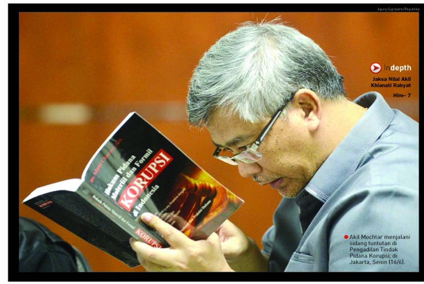 Akil Mochtar menjalani sidang tuntutan di Pengadilan Tindak Pidana Korupsi,di Jakarta,Senin (16/6).