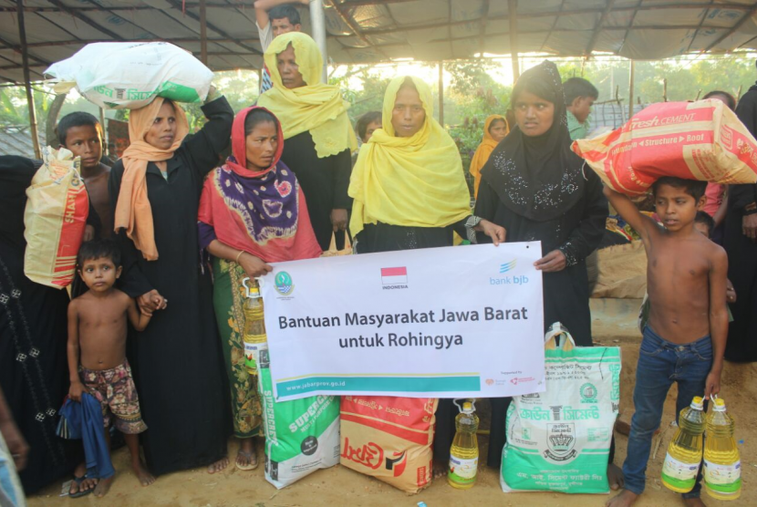 AKIM mendistribusikan 5.000 paket pangan untuk pengungsi Rohingya.
