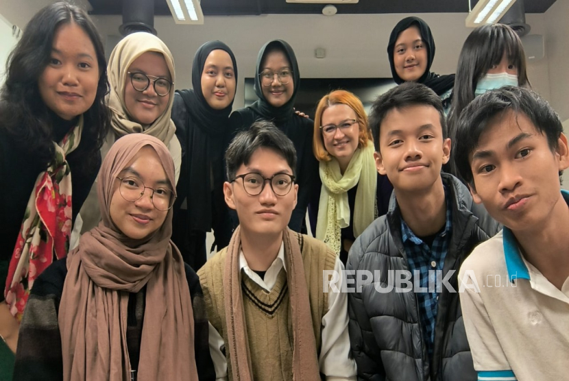 Akmal Surya Saputra, mahasiswa Sastra Inggris Universitas Bina Sarana Informatika (UBSI), kini tengah menjalani pengalaman luar biasa setelah terpilih sebagai Awardee dalam program Indonesian International Student Mobility Award (IISMA) 2024.