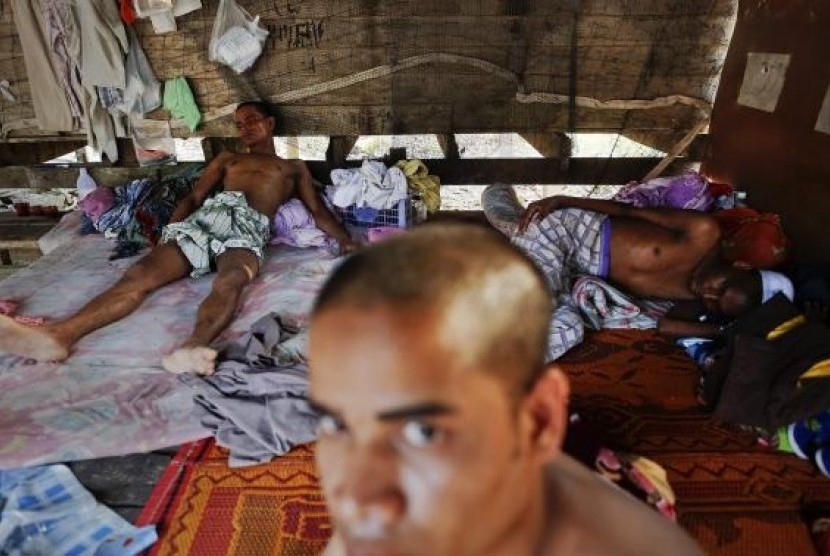 Akram (right) and two other Rohingya men who cannot walk, rest on a makeshift bed at a mosque near Songkhla, close to Thailand's border with Malaysia February 12, 2014.