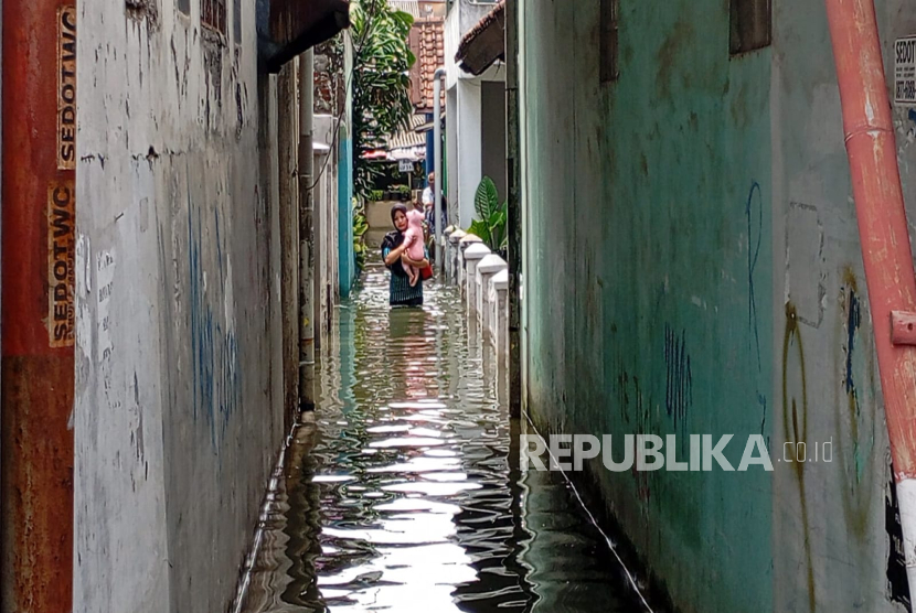 Akses Jalan Bojongsoang menuju Baleendah dan sebaliknya terendam banjir, Ahad (9/3/2025). 