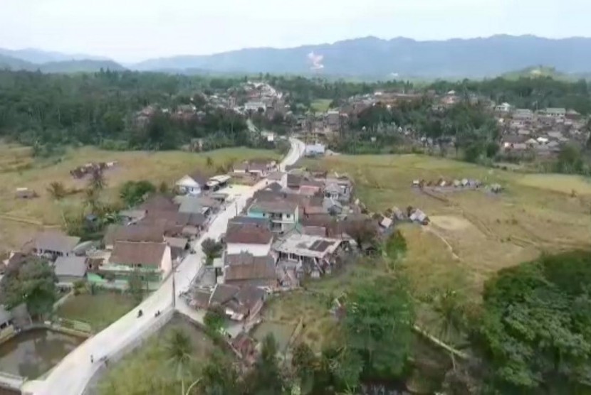 Akses menuju Gunung Luhur, Citorek Kecamatan Cibeber Kabupaten Lebak. 