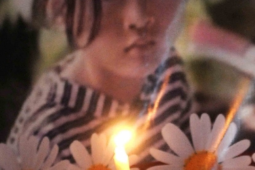 Aksi 1.000 lilin untuk Angeline di Bundaran HI, Jakarta, Kamis (11/6) malam.