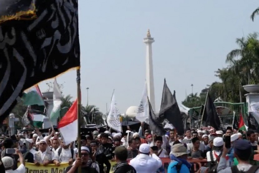 Aksi 287 di Monas, Jumat (28/7).