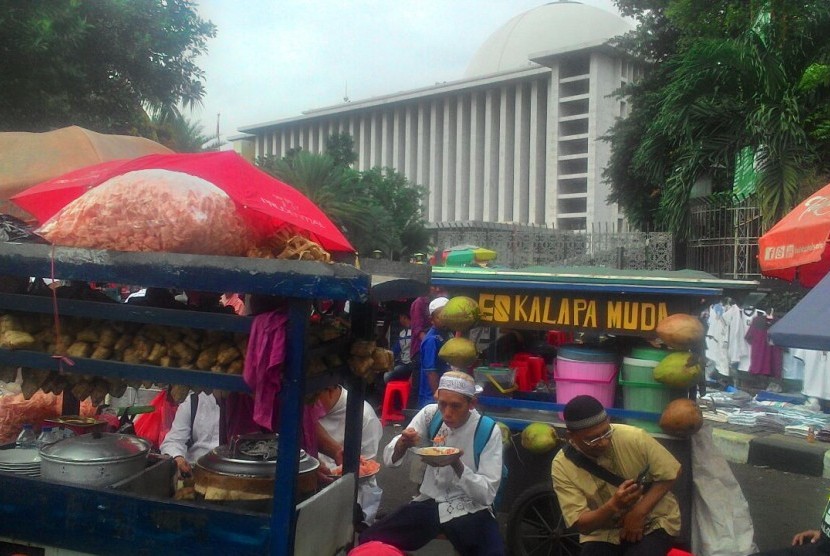 Bank Indonesia, ISYEF, dan ISEF bersepakat berdayakan ekonomi masjid. Ilustrasi ekonomi masjid