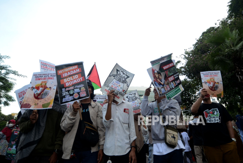 Aksi bela Palestina didukung dengan seruan boikot produk pro Israel.