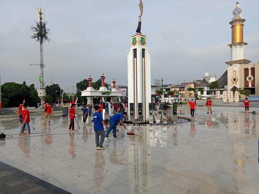 Area Masjid Agung Kota Sukabumi, Jawa Barat, menjadi salah satu lokasi fasilitas wi-fi gratis. 