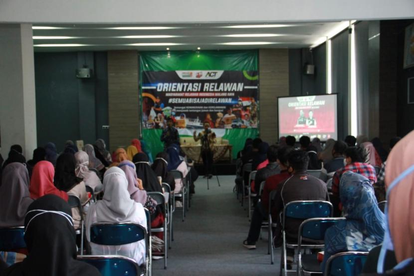 Aksi Cepat Tanggap (ACT) dan Masyarakat Relawan Indonesia (MRI) Malang mengadakan Orientasi Relawan (OR) kesembilan di Aula Malang Strudel Semeru.