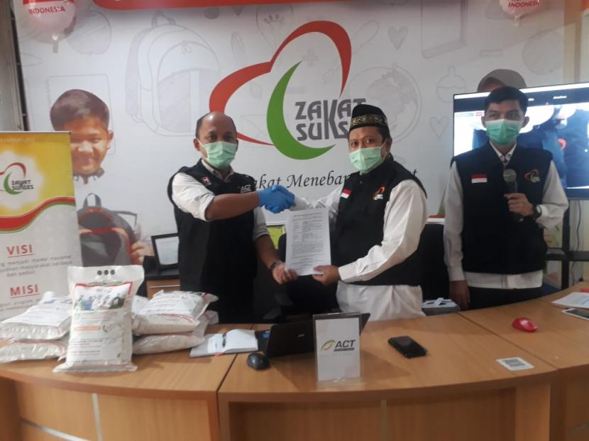 Aksi Cepat Tanggap (ACT) Depok dan LAZ Zakat Sukses meluncurkan program Humanity Care Line di Kota Depok, Jumat (15/5). Program ini memberikan bantuan bagi masyarakat Kota Depok yang terdampak pandemi Covid-19.