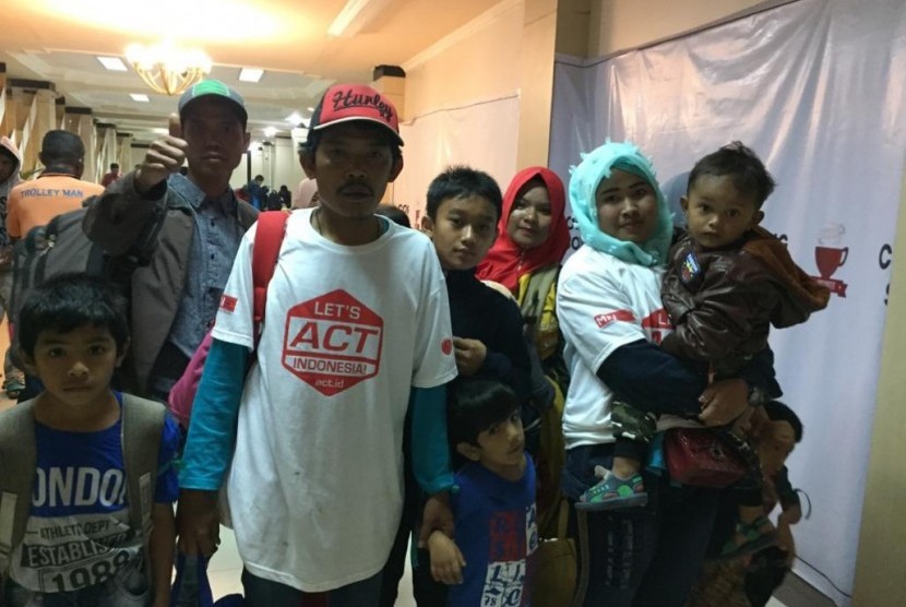 Aksi Cepat Tanggap (ACT) kembali memberangkatkan 101 pengungsi Wamena menggunakan pesawat komersil untuk kedua kalinya ke Sumatra Barat. 