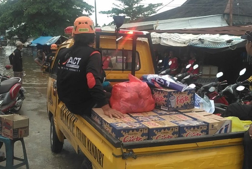  Aksi Cepat Tanggap (ACT) melalui tim Masyarakat Relawan Indonesia (MRI) hadir melakukan pendampingan hingga hari ke-8 pasca Lebaran bagi terdampak banjir Samarinda. 