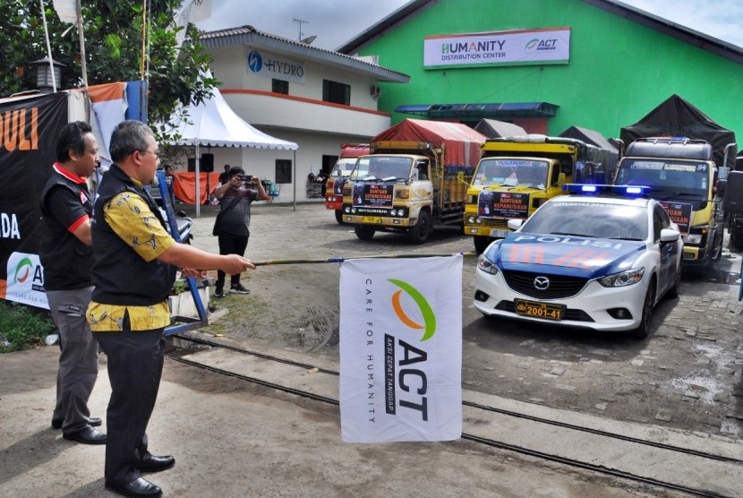 Aksi Cepat Tanggap (ACT) memberangkatkan  20 truk bantuan dari gudang Humanity Distribution Center (HDC) di Gunung Sindur, Kabupaten Bogor, Rabu (26/12).