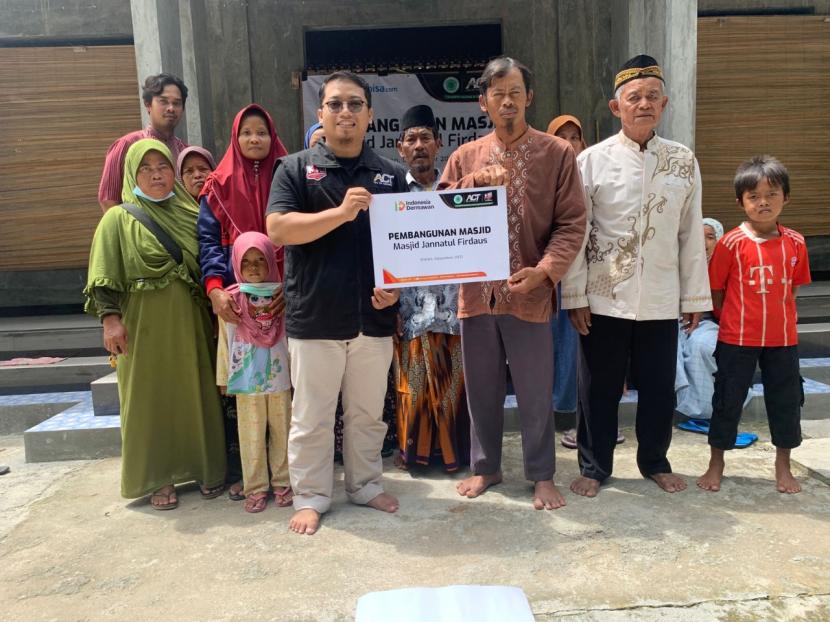 Aksi Cepat Tanggap (ACT) Solo membantu percepatan pembangunan Masjid Jannatul Firdaus yang terletak di RT 04/RW 12 Padukuhan Ngasem, Desa Kerakitan, Kecamatan Bayat, Kabupaten Klaten, Jawa Tengah.