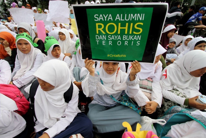 Ratusan siswa yang tergabung dalam Rohani Islam (Rohis) melakukan aksi cinta Rohis. ilustrasi