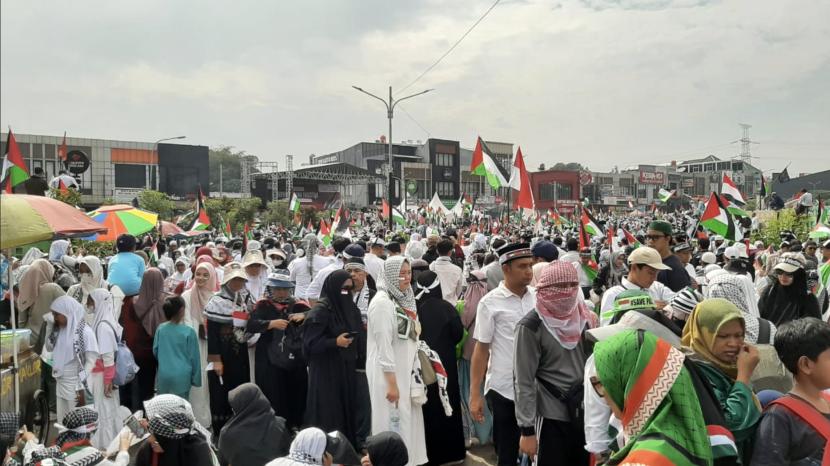 Aksi Damai Depok Bersama Palestina di GDC, Kota Depok, Ahad (26/11/2023). Walkot Depok Mohammad Idris tegaskan tak ada alasan bagi Indonesia tak bela Palestina.