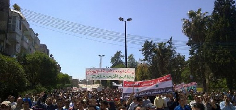 Aksi demonstrasi di Banias, Suriah, menuntut pembebasan sejumlah orang yang ditahan aparat keamanan. 