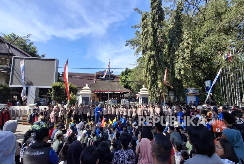 Aksi Demonstrasi Mahasiswa di Depan Kantor DPRD Kota Cimahi, Jalan Djulaeha Karmita, Kota Cimahi, Jawa Barat pada Selasa (2/9/2025)
