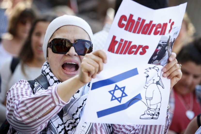 Aksi demonstrasi menentang kebrutalan Israel.