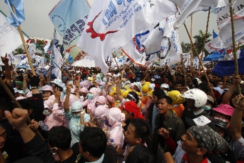 Aksi demonstrasi serikat pekerja di Cikarang (ilustrasi).
