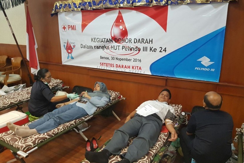 Aksi donor darah memeringati HUT Pelindo III.