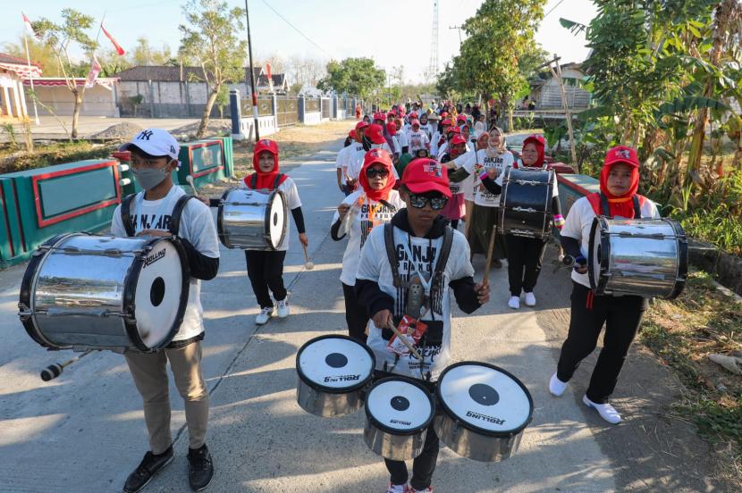 Aksi drumben di di Desa Pejok, Kecamatan Kepoh Baru, Kabupaten Bojonegoro, Jatim. 