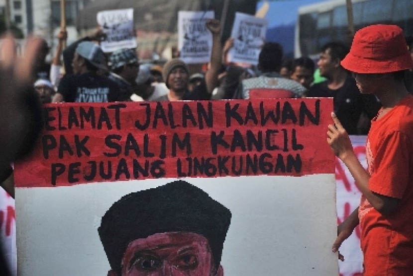 Aksi dukungan untuk Salim Kancil yang dibunuh.