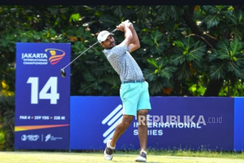 Aksi Gaganjeet Bhullar di Jakarta International Championship (JAKIC) 2025.