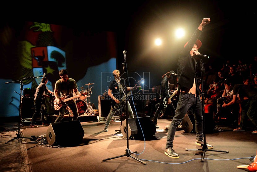 Aksi grup musik Slank saat launching album terbaru  