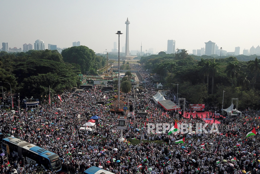Aksi Indonesia Melawan Genosida di Silang Monas, Jakarta, Ahad (12/10/2025).