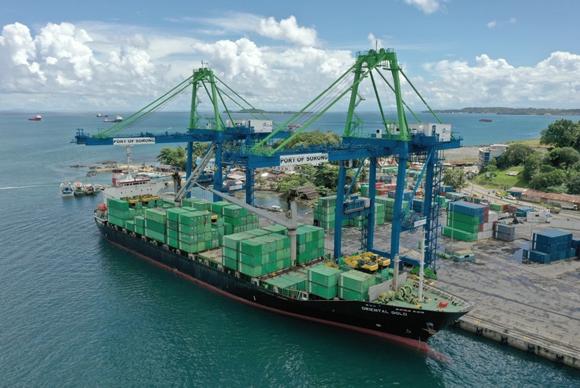 Aksi merger PT Pelabuhan Indonesia (Persero) pada 1 Oktober 2021 memicu transformasi berbagai pelabuhan, termasuk Pelabuhan Sorong yang kini menjadi lebih efisien.
