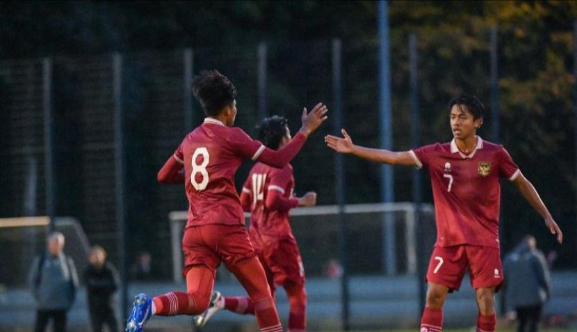 Aksi sejumlah pemain timnas Indonesia U-17 saat pemusatan latihan di Jerman. 